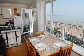Sea Urchins Apartment - Sea Front Apartment with Views, Pet Friendly, Saundersfoot